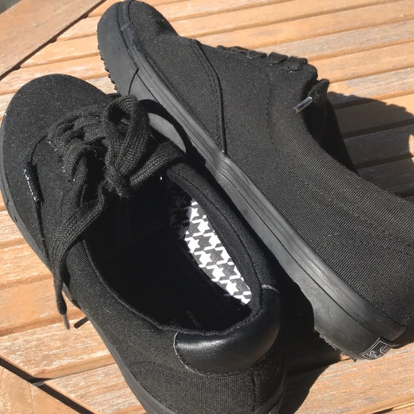 vans restaurant shoes